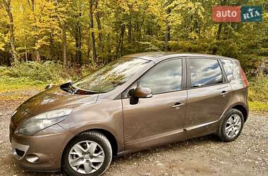 Минивэн Renault Scenic 2011 в 