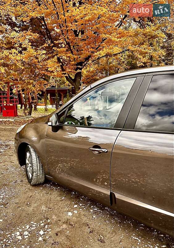 Минивэн Renault Scenic 2011 в Тернополе фото 10 Минивэн Renault Scenic 2011 в Тернополе