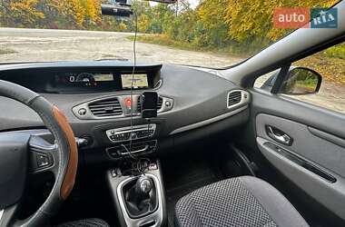 Минивэн Renault Scenic 2011 в 