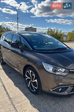 Мінівен Renault Scenic 2017 в  фото 3 Мінівен Renault Scenic 2017 в