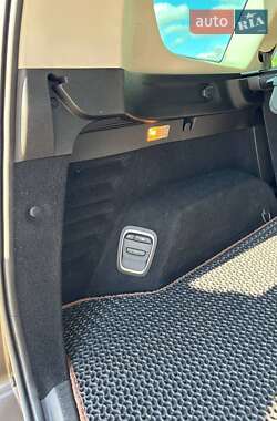 Мінівен Renault Scenic 2017 в  фото 49 Мінівен Renault Scenic 2017 в