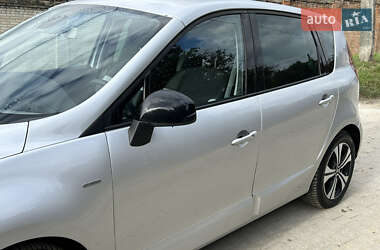 Минивэн Renault Scenic 2011 в 