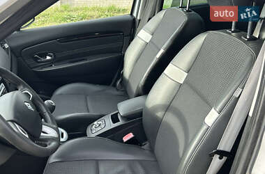 Минивэн Renault Scenic 2011 в 