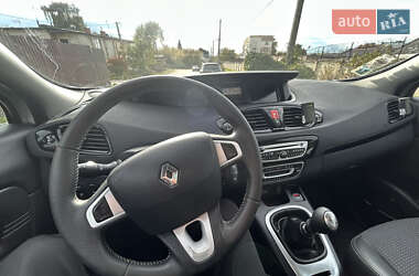 Минивэн Renault Scenic 2011 в 