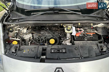 Минивэн Renault Scenic 2011 в 