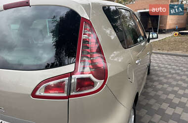 Минивэн Renault Scenic 2010 в 