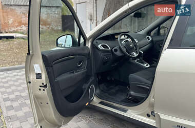 Минивэн Renault Scenic 2010 в 