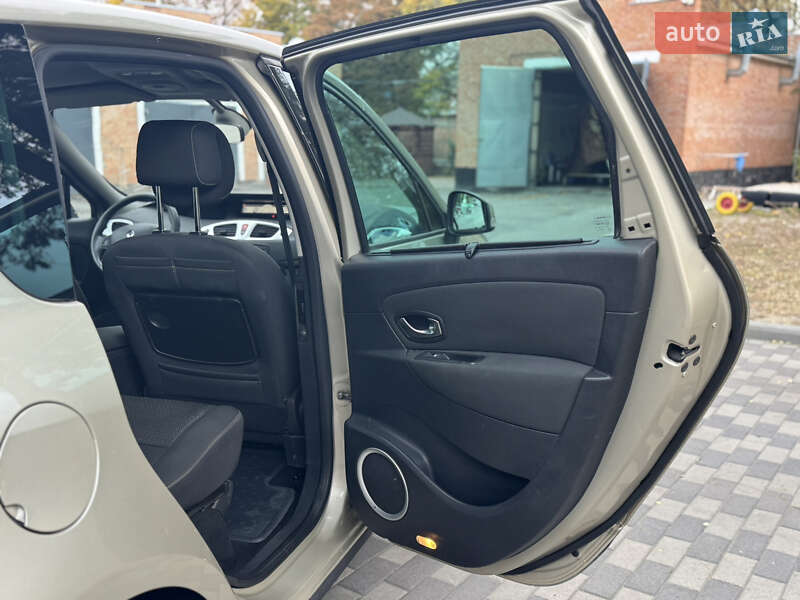 Мінівен Renault Scenic 2010 в Лубнах