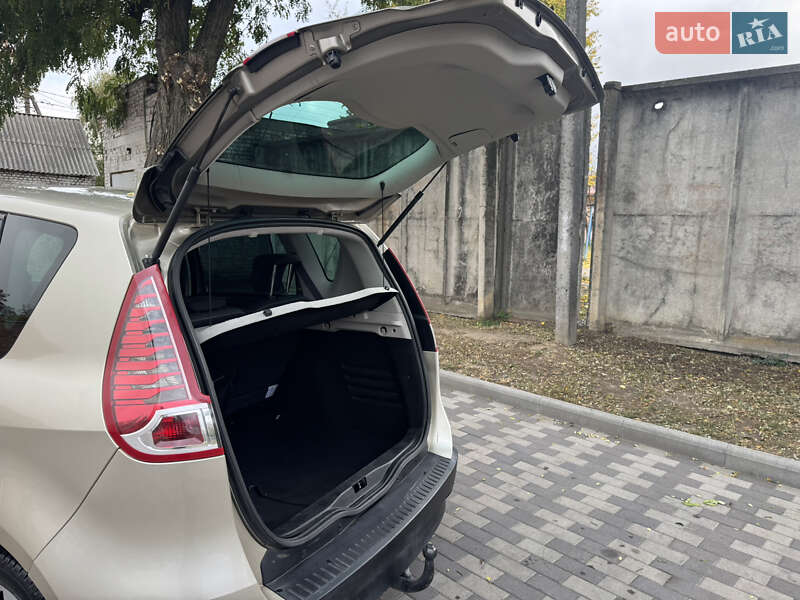 Мінівен Renault Scenic 2010 в Лубнах