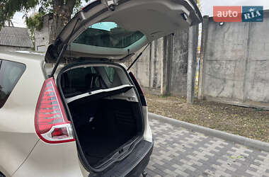 Минивэн Renault Scenic 2010 в 