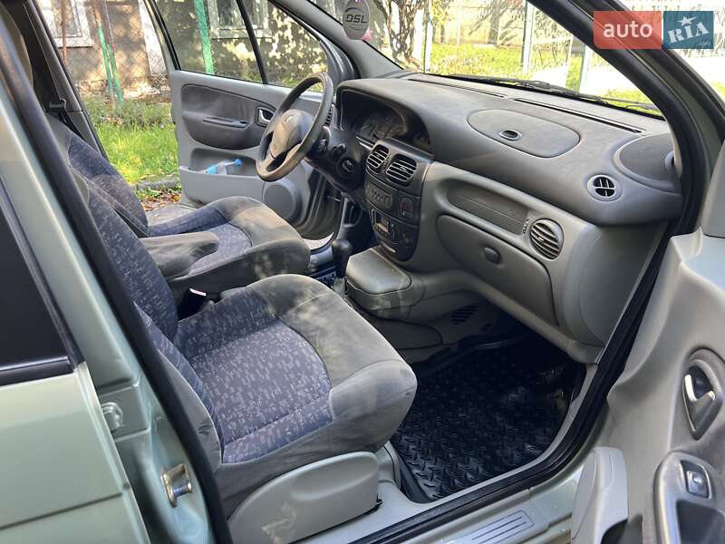Минивэн Renault Scenic 2003 в Черновцах
