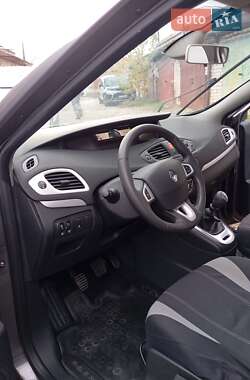 Минивэн Renault Scenic 2011 в 