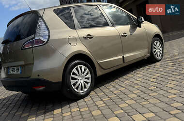 Минивэн Renault Scenic 2014 в 