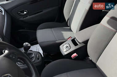 Минивэн Renault Scenic 2014 в 