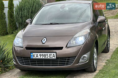Минивэн Renault Scenic 2011 в 