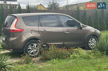 Минивэн Renault Scenic 2011 в 