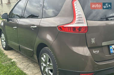 Минивэн Renault Scenic 2011 в 
