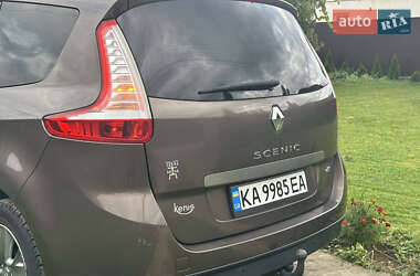 Минивэн Renault Scenic 2011 в 