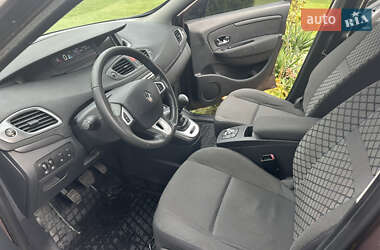 Минивэн Renault Scenic 2011 в 