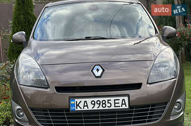 Минивэн Renault Scenic 2011 в 