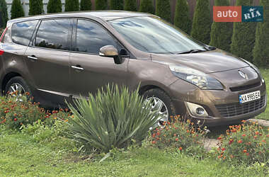 Минивэн Renault Scenic 2011 в 