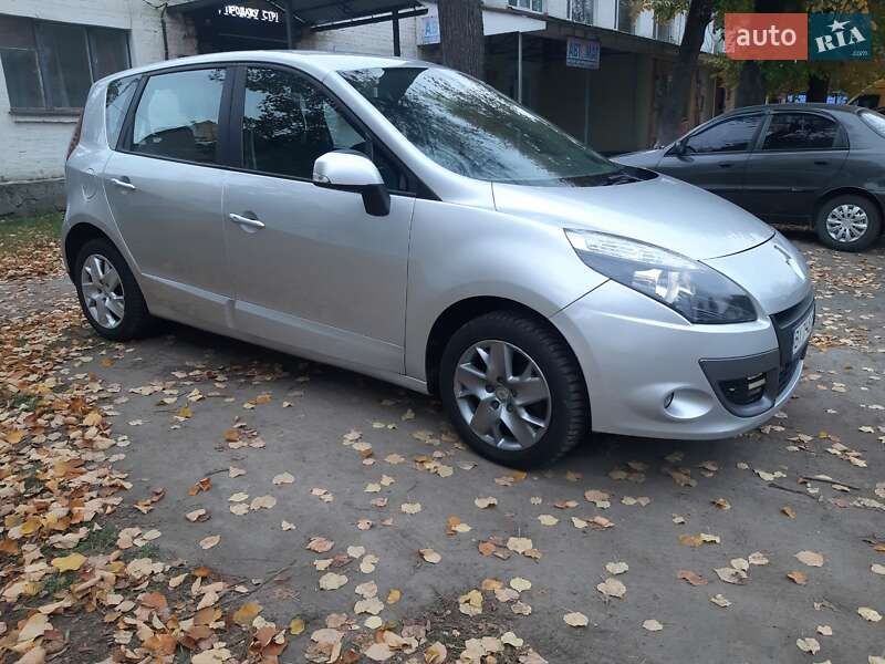 Минивэн Renault Scenic 2011 в Хороле