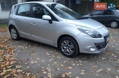 Минивэн Renault Scenic 2011 в 