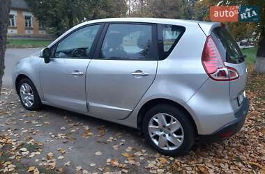 Минивэн Renault Scenic 2011 в 