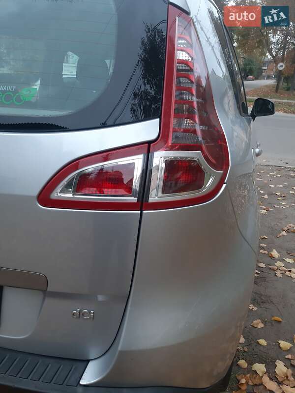 Минивэн Renault Scenic 2011 в Хороле