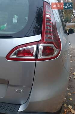 Минивэн Renault Scenic 2011 в 