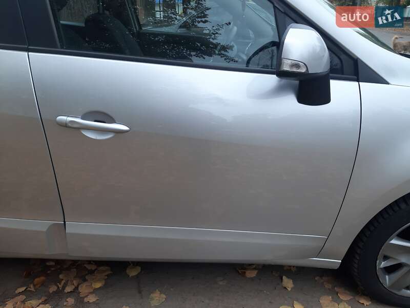 Минивэн Renault Scenic 2011 в Хороле
