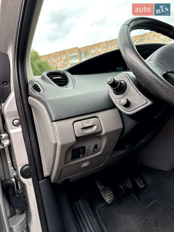Мінівен Renault Scenic 2007 в Луцьку