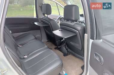 Минивэн Renault Scenic 2004 в  фото 14 Минивэн Renault Scenic 2004 в