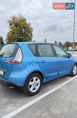 Минивэн Renault Scenic 2014 в 
