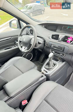 Минивэн Renault Scenic 2014 в 
