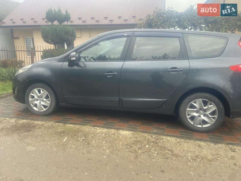 Мінівен Renault Scenic 2011 в Чернівцях