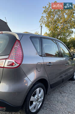 Минивэн Renault Scenic 2009 в 