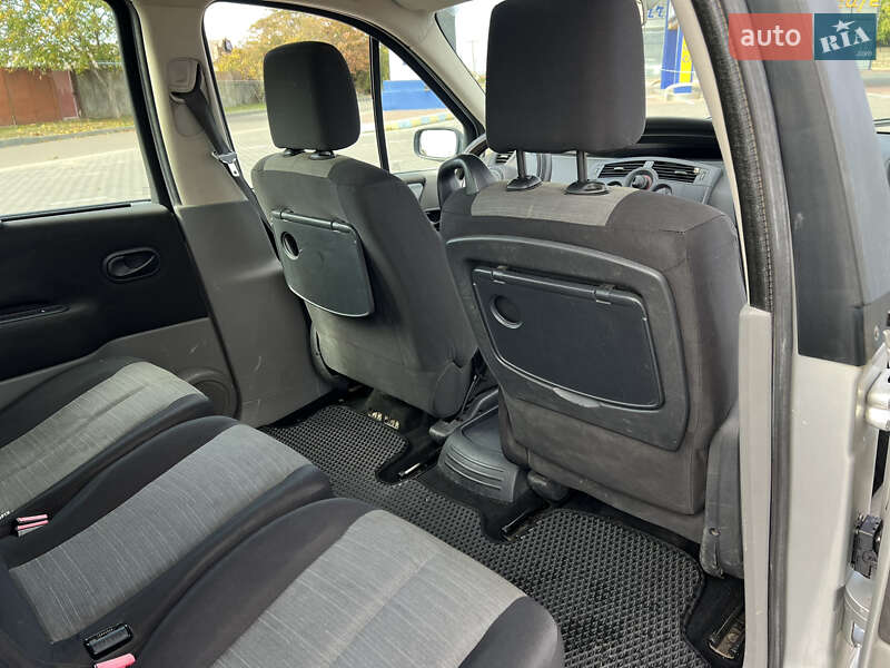 Мінівен Renault Scenic 2006 в Рені фото 19 Мінівен Renault Scenic 2006 в Рені