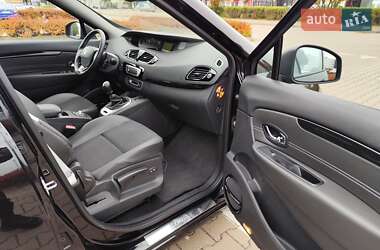 Минивэн Renault Scenic 2014 в 