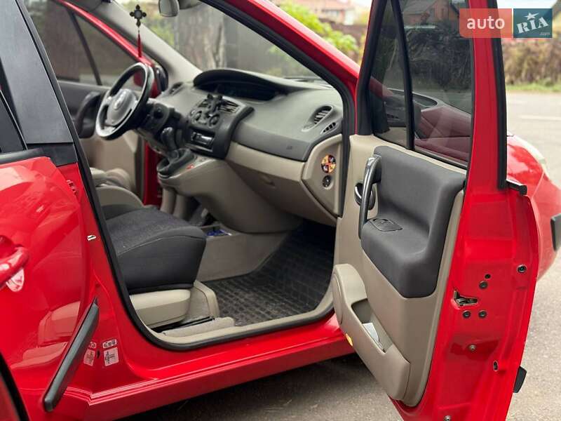 Минивэн Renault Scenic 2004 в Виннице