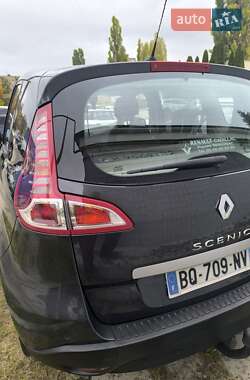 Минивэн Renault Scenic 2011 в 