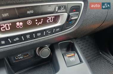 Минивэн Renault Scenic 2011 в 