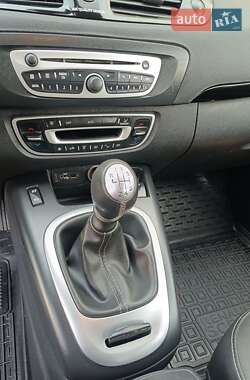 Минивэн Renault Scenic 2011 в 