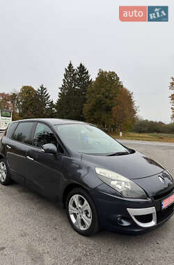 Минивэн Renault Scenic 2009 в 