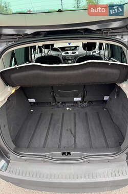 Минивэн Renault Scenic 2009 в 