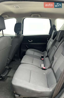 Минивэн Renault Scenic 2012 в 