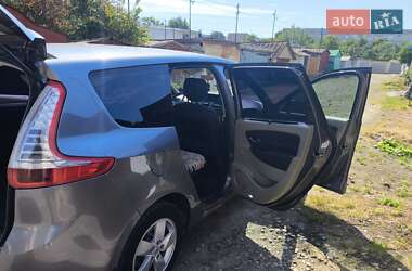 Минивэн Renault Scenic 2011 в 