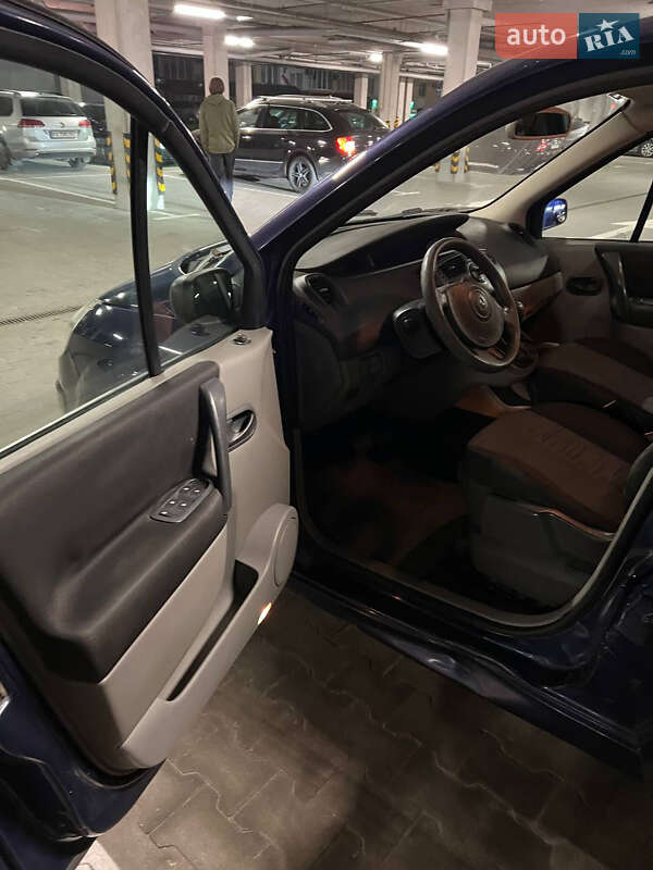 Минивэн Renault Scenic 2005 в Вишневом фото 12 Минивэн Renault Scenic 2005 в Вишневом