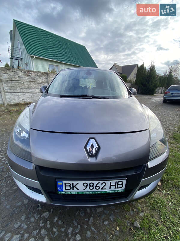 Минивэн Renault Scenic 2011 в Ровно