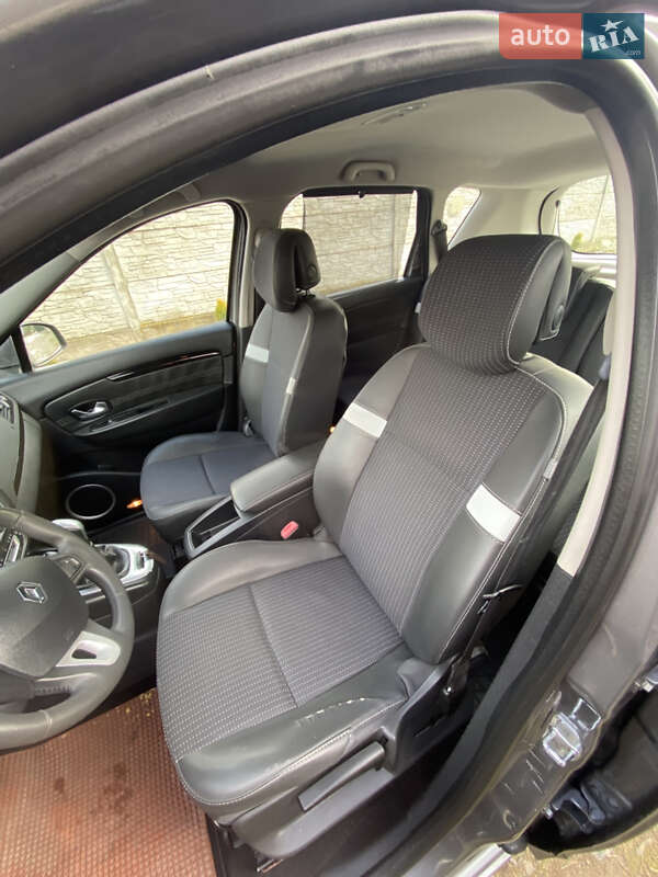 Минивэн Renault Scenic 2011 в Ровно